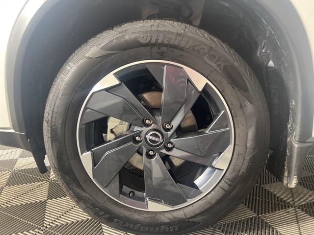 2025 Nissan Rogue SV photo 17