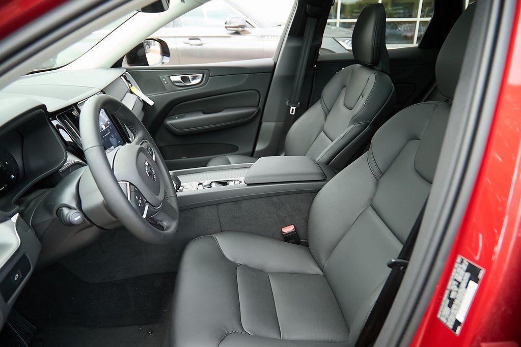 2025 VOLVO XC60 - Image 11