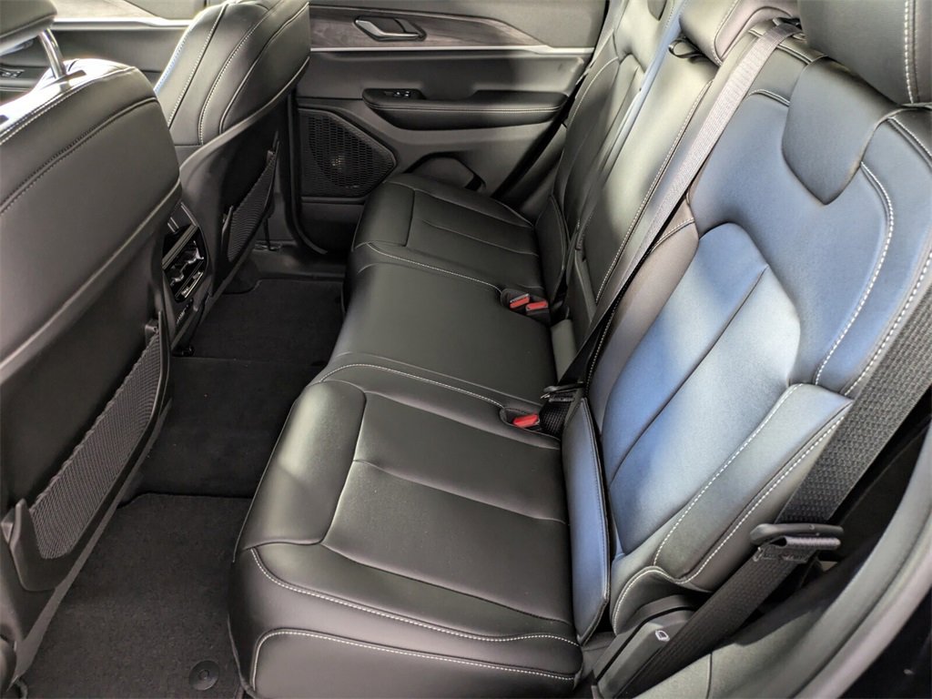 2025 Jeep Grand Cherokee Limited photo 10