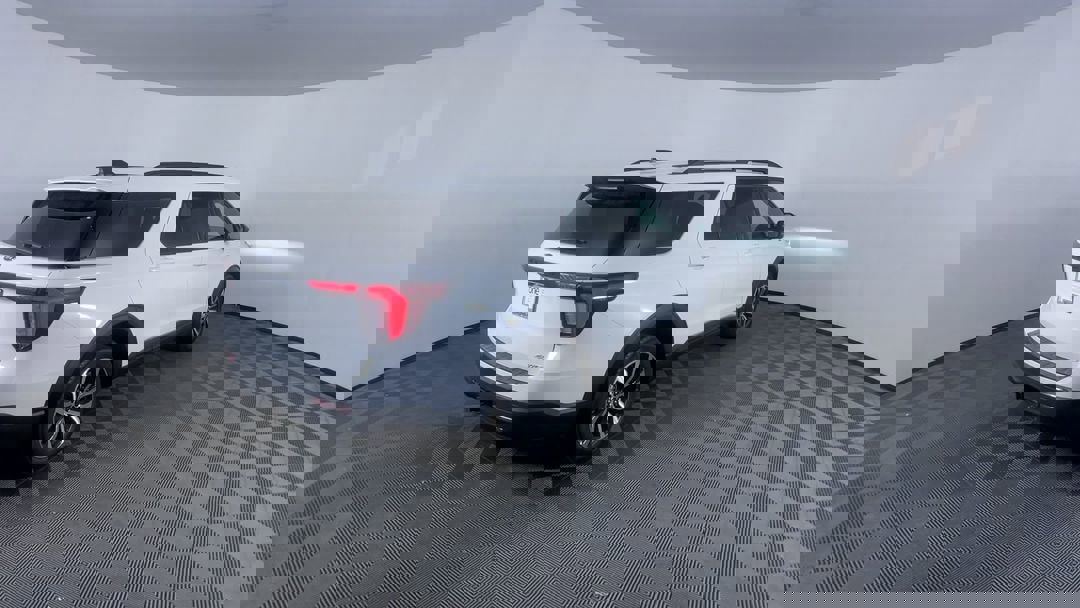 2025 Ford Explorer ST-Line photo 8