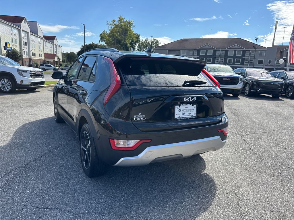 2024 Kia Niro LX photo 5