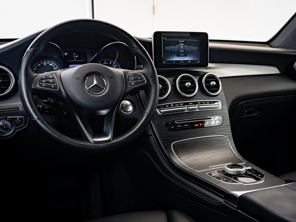 2019 Mercedes Benz GLC 300 4MATIC photo 4
