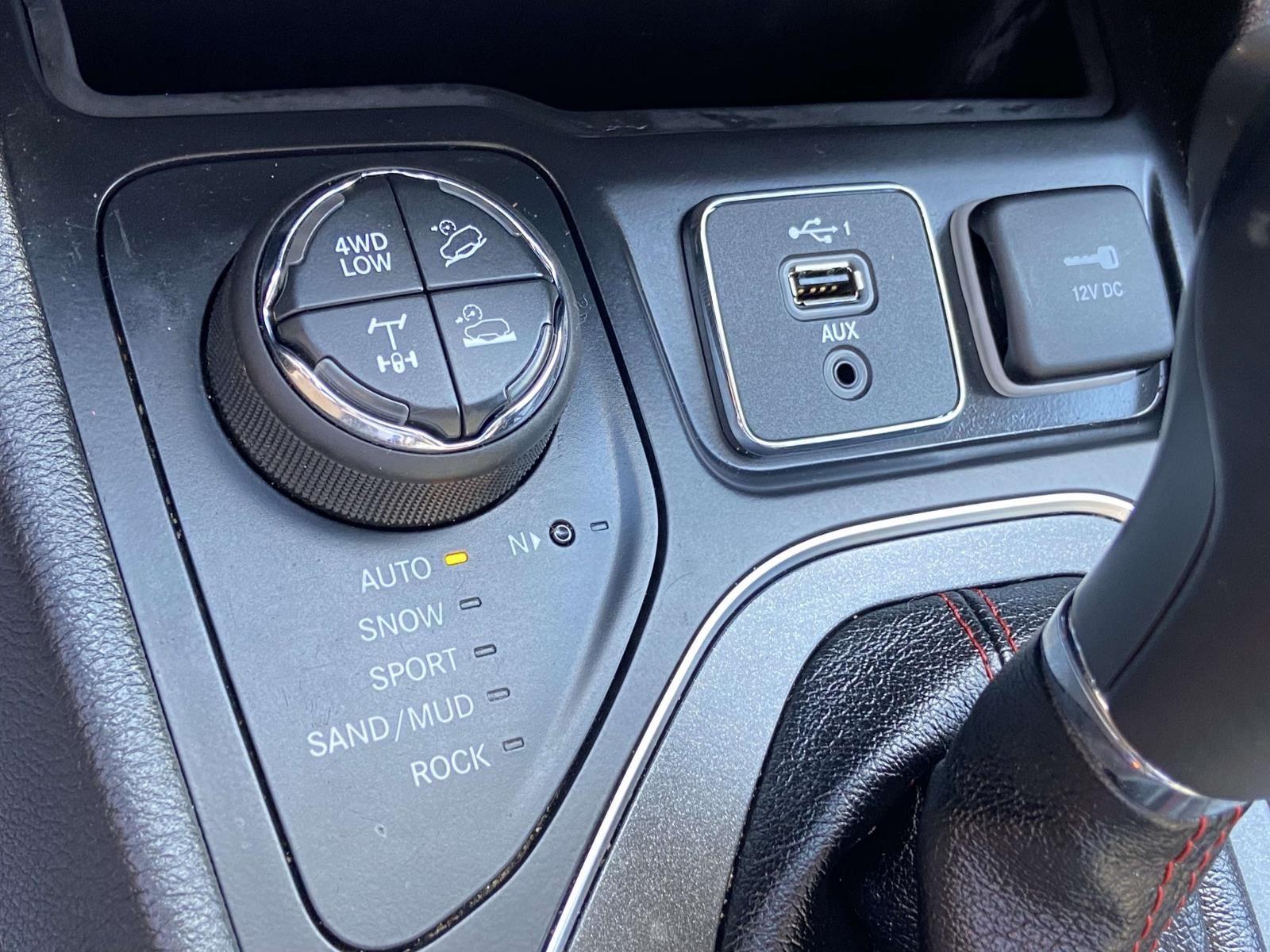 2019 Jeep Cherokee Trailhawk photo 14