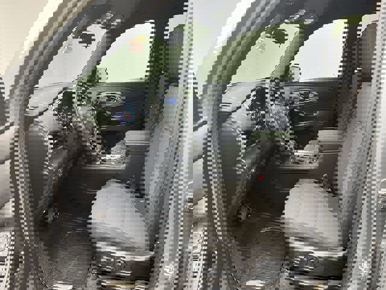 2023 Chevrolet Traverse Cloth photo 2