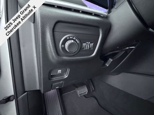 2025 Jeep Grand Cherokee Altitude X photo 33