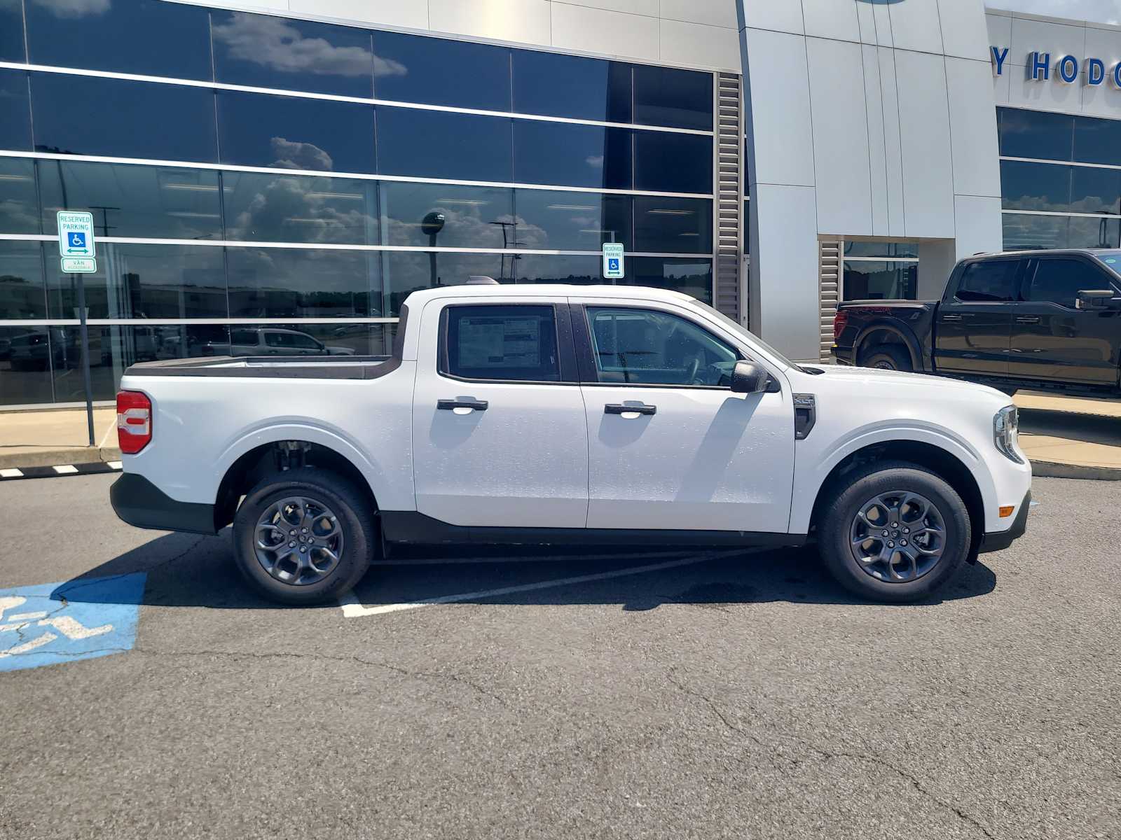 2025 Ford Maverick XLT photo 2