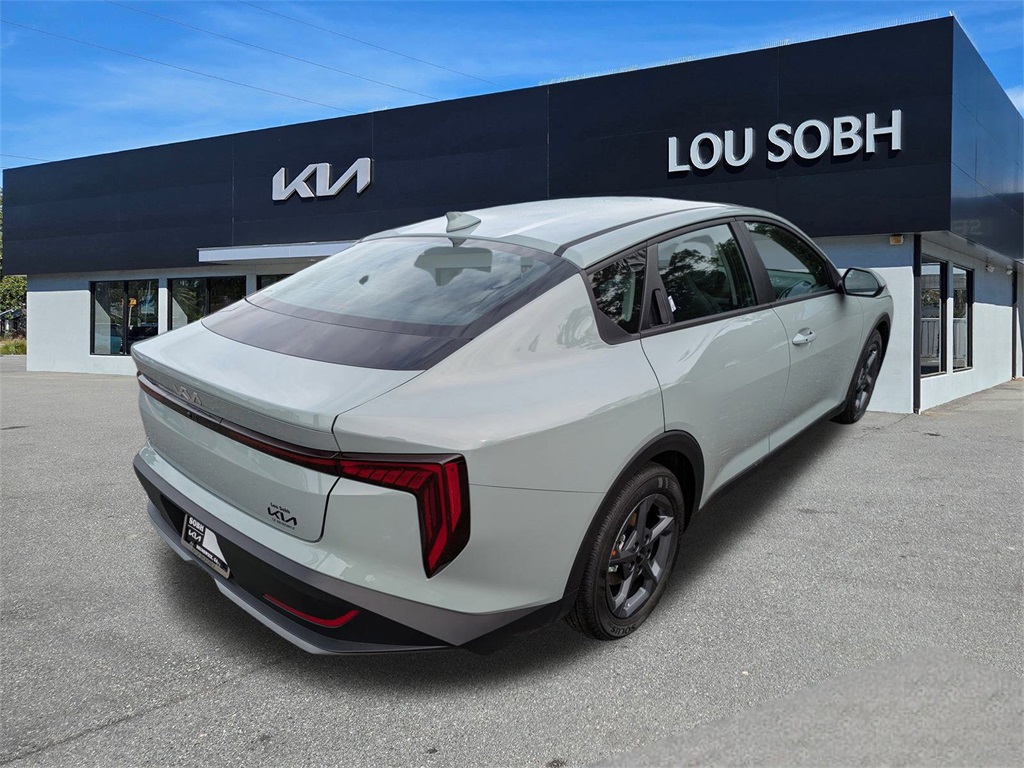 2025 Kia K4 LXS photo 2