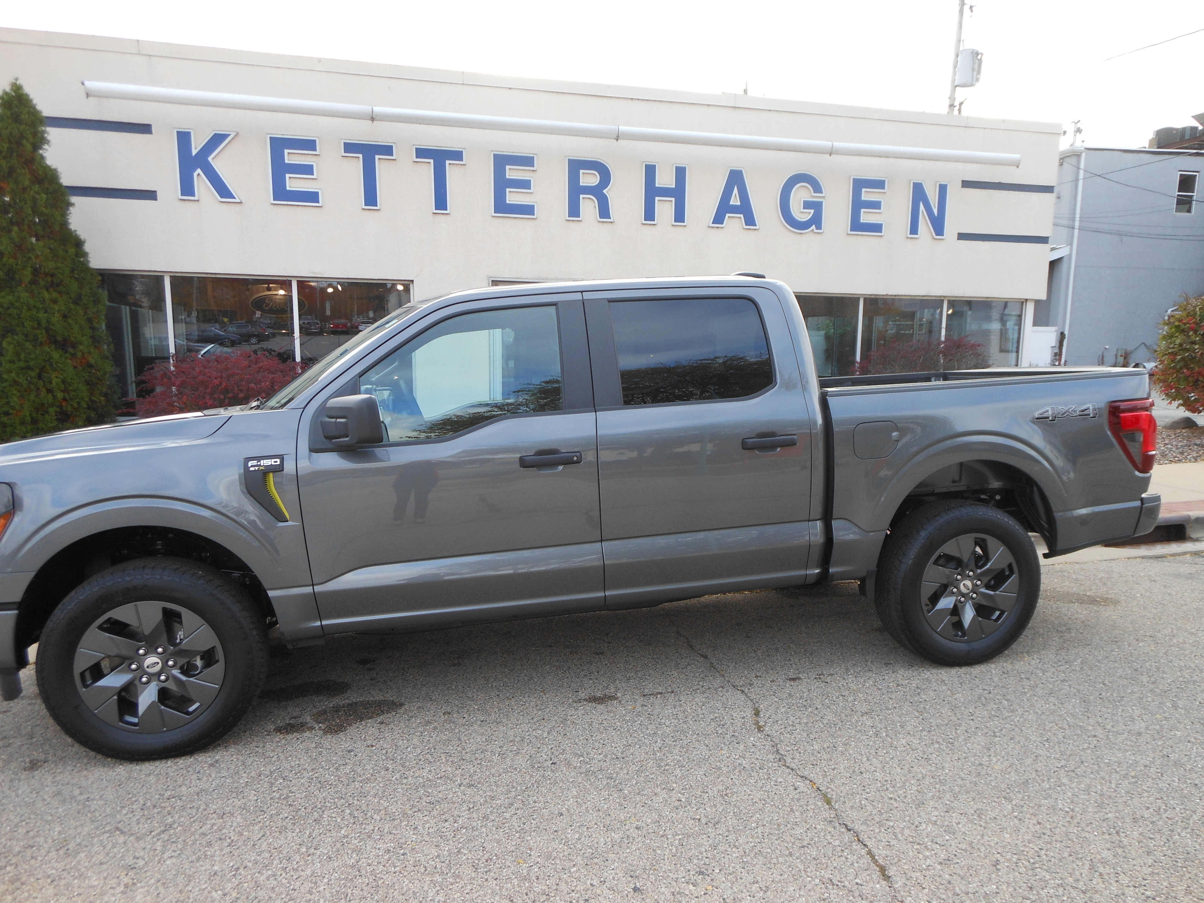 2025 Ford F-150 STX's photo