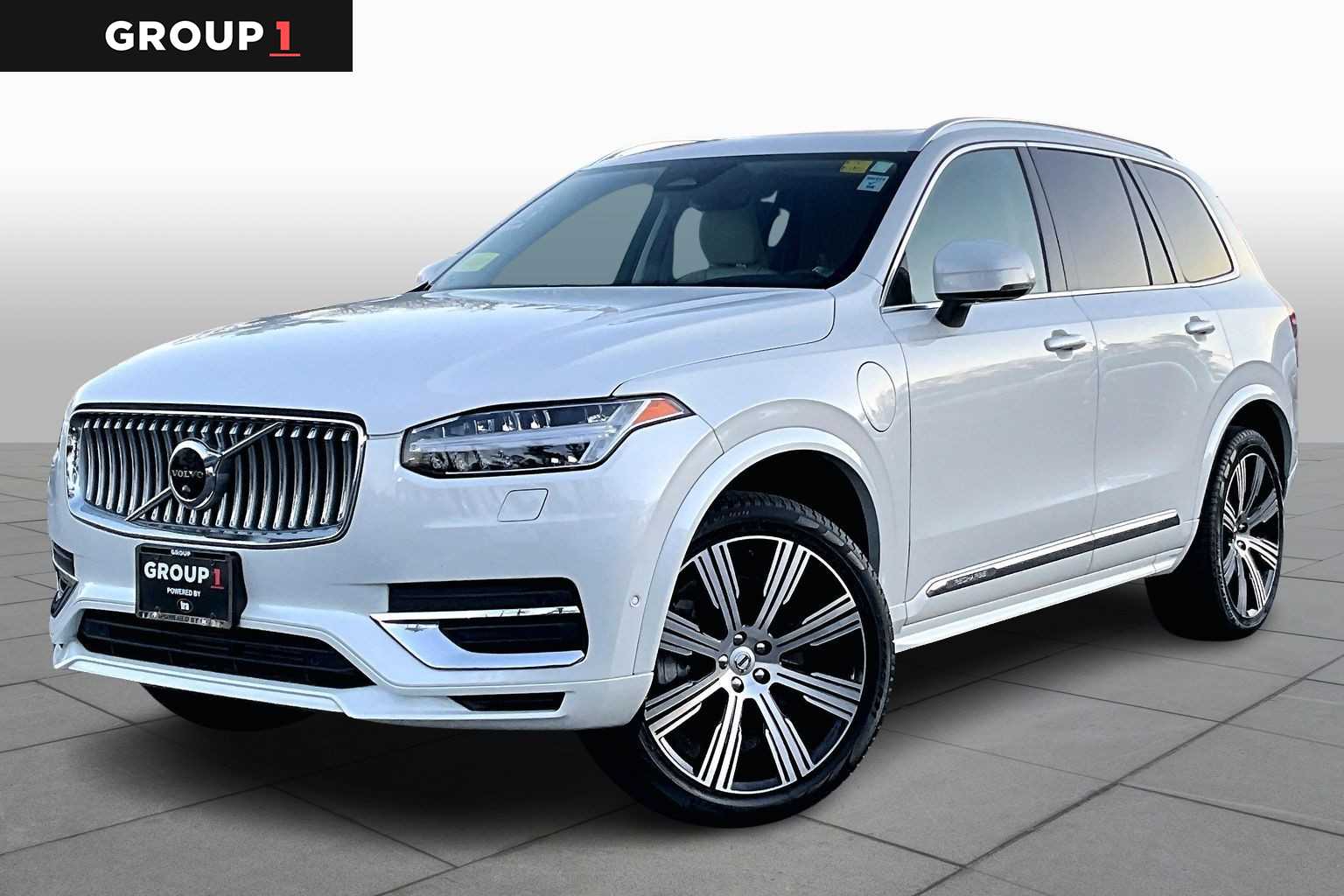 2023 Volvo XC90 Plus's photo