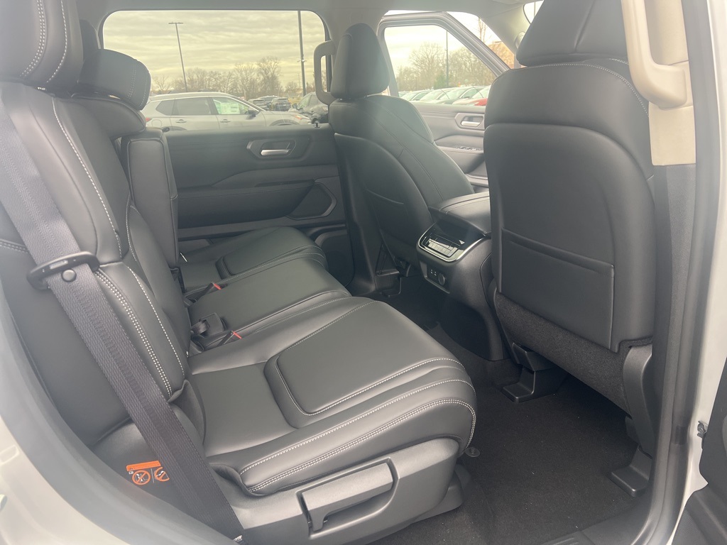 2025 Nissan Armada SV photo 14