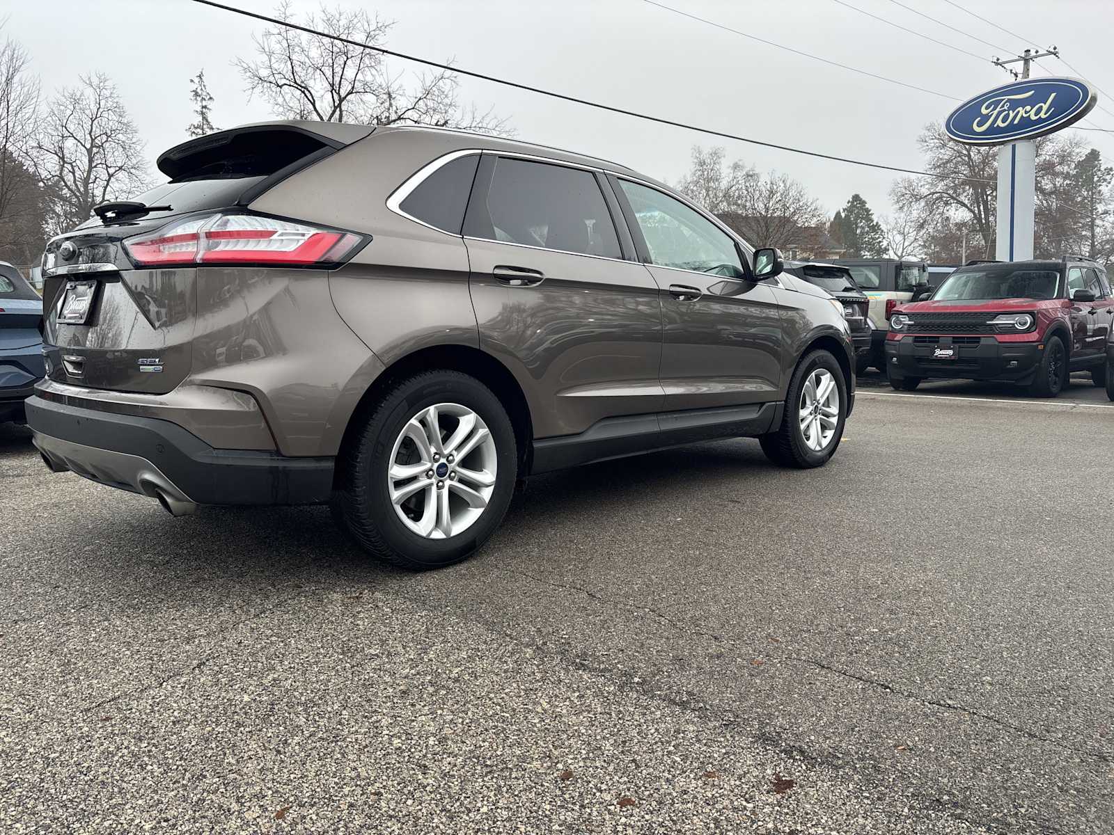2019 Ford Edge SEL photo 3