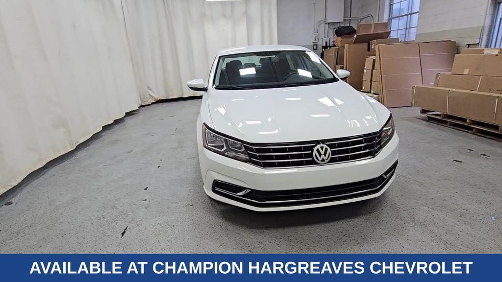 2017 Volkswagen Passat S photo 2