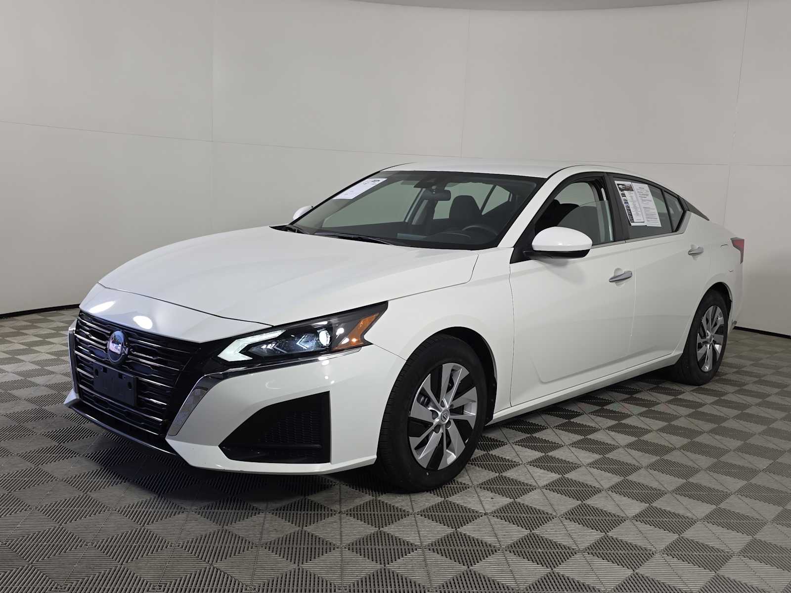 2023 Nissan Altima 2.5 S photo 2