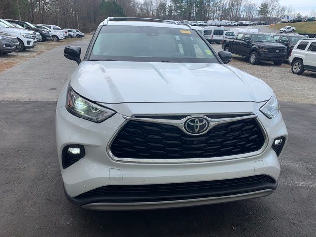2022 Toyota Highlander Platinum photo 3