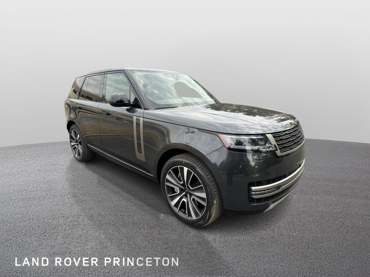 2025 Land Rover Range Rover SE photo 3