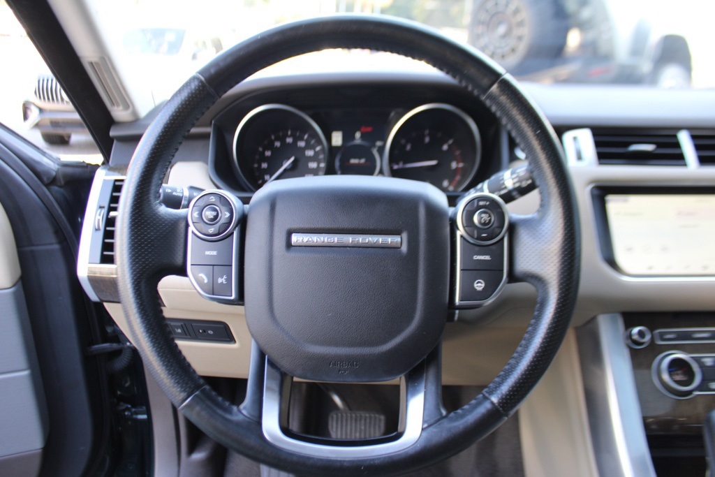 2017 Land Rover Range Rover Sport HSE photo 12