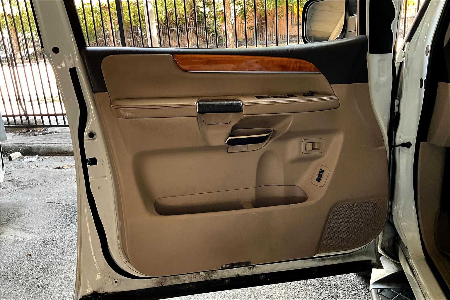 2014 Nissan Armada Platinum photo 20