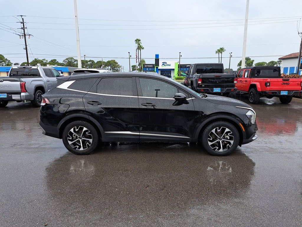 2023 Kia Sportage EX photo 4