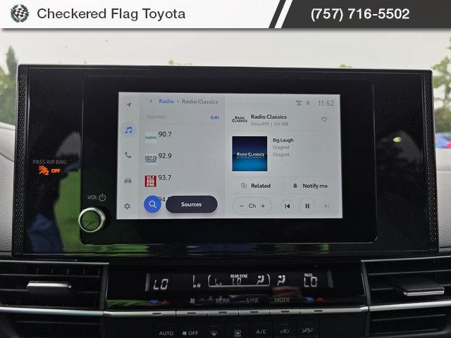 2025 Toyota Sienna LE photo 14