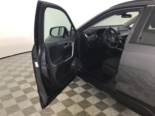 2022 Toyota RAV4 XLE photo 4