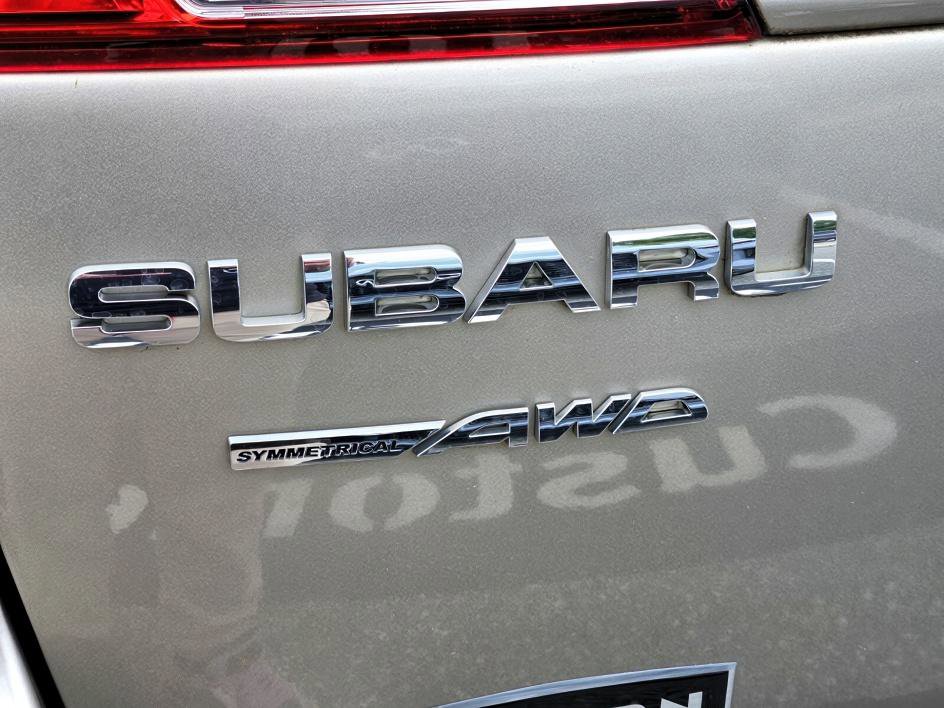 2014 Subaru Outback 2.5i Limited photo 11