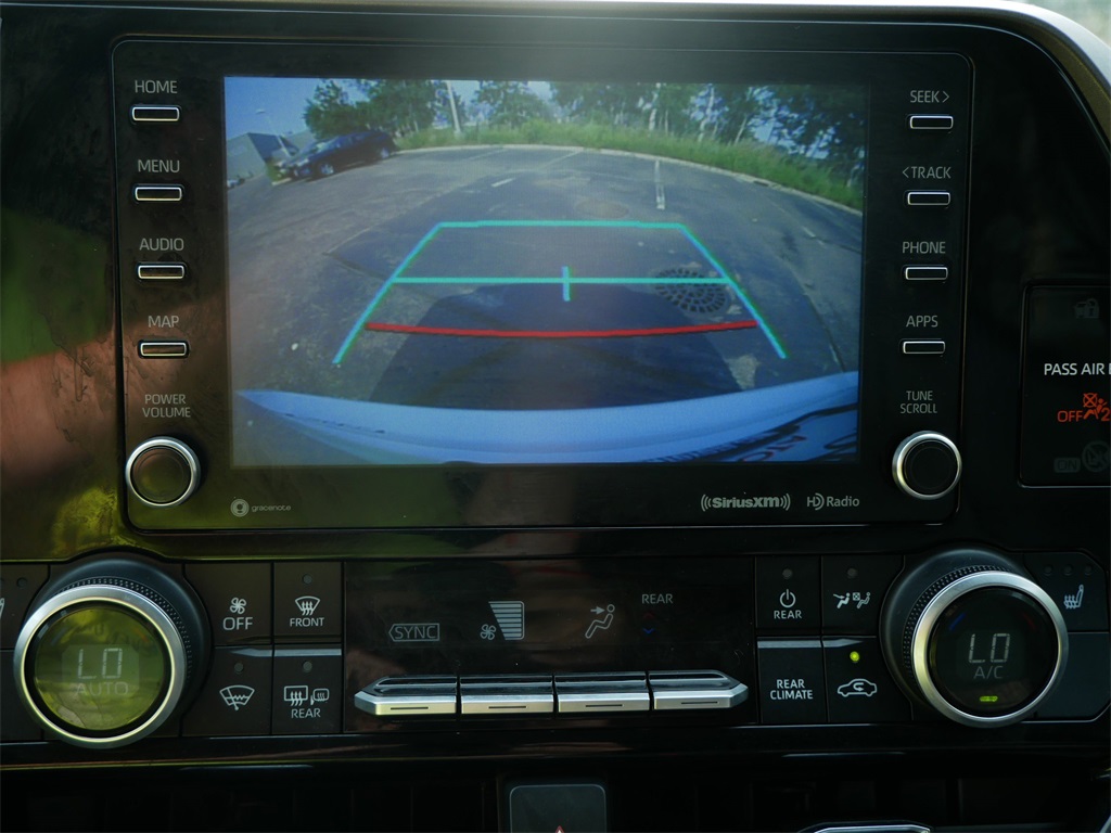 2022 Toyota Highlander XLE photo 26