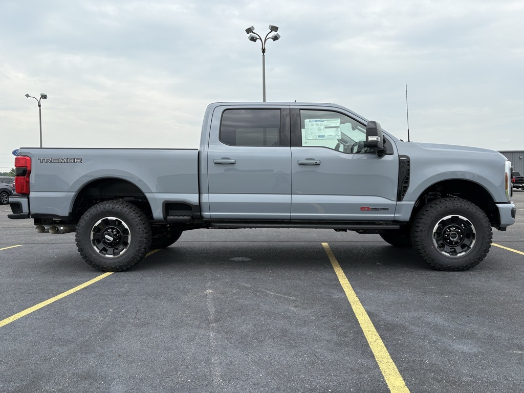 2025 Ford F-350 Lariat photo 4