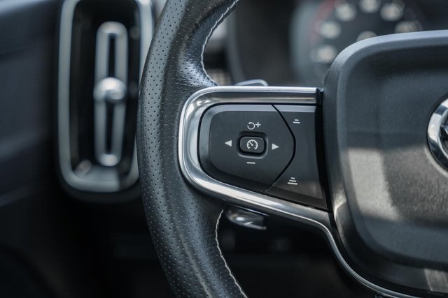 2019 Volvo XC40 R-Design photo 22