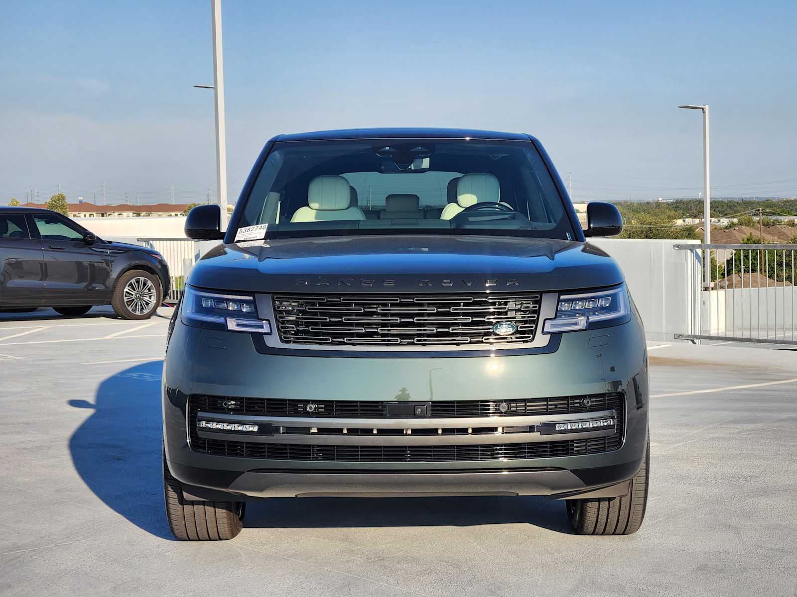2025 Land Rover Range Rover SE photo 3
