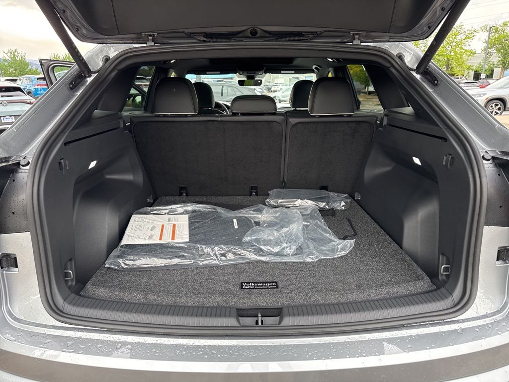 2025 Volkswagen Atlas Cross Sport SEL Premium R-Line photo 23