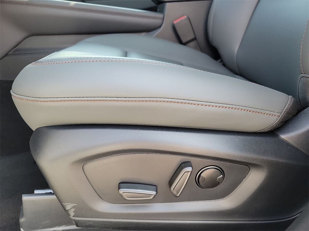 2025 Ford Explorer photo 13