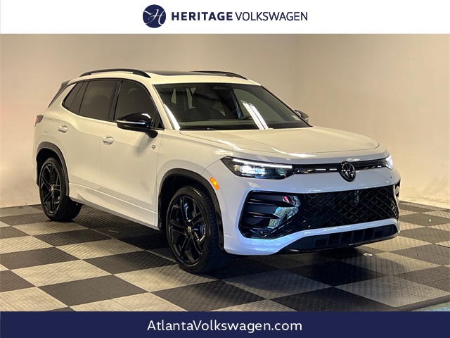 2026 Volkswagen Tiguan SE R-LINE BLACK's photo