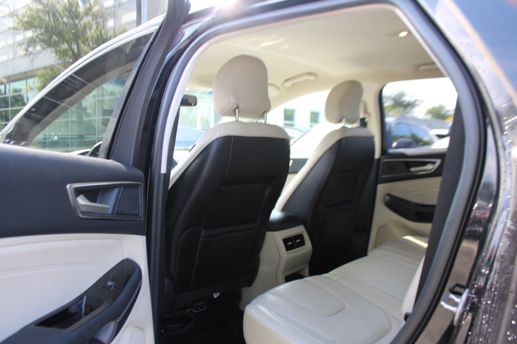 2019 Ford Edge Titanium photo 24