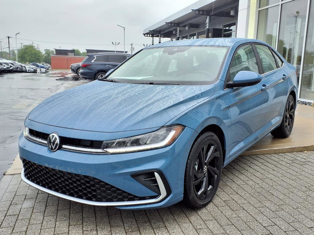 2025 Volkswagen Jetta SE photo 3