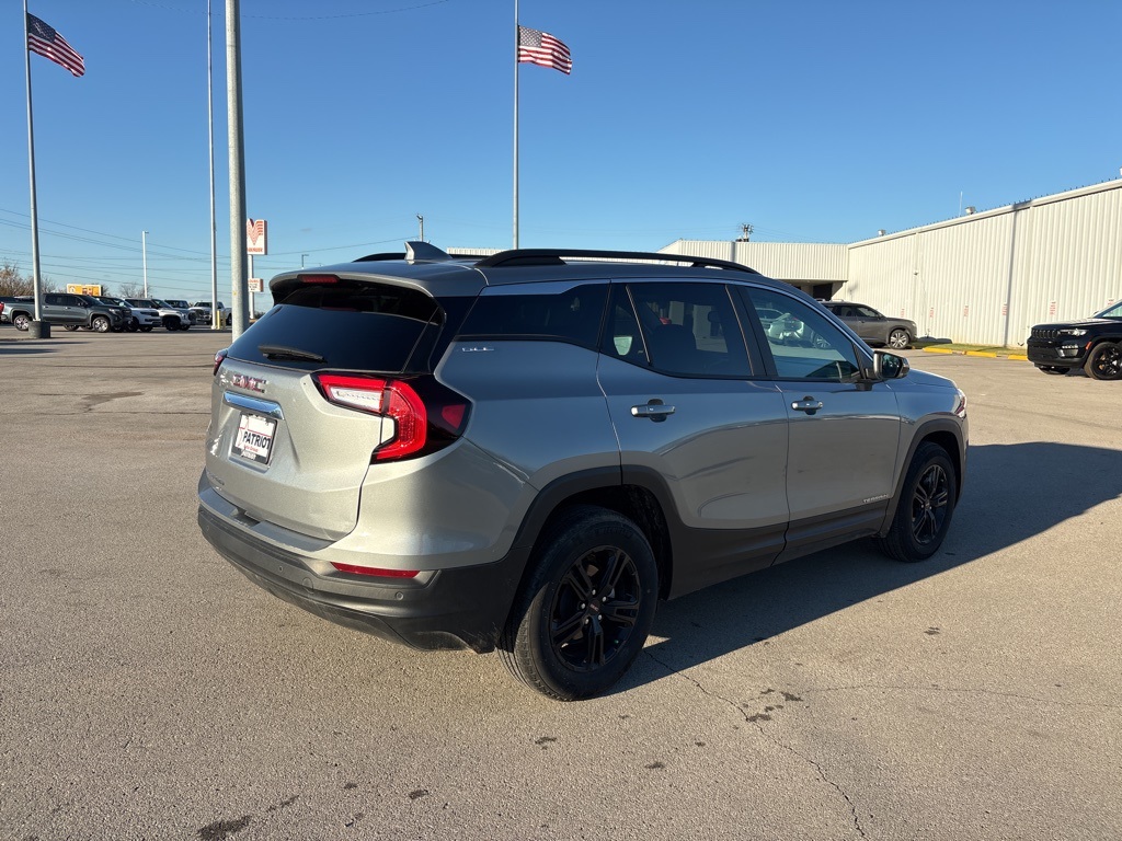 2024 Gmc Terrain SLE photo 3