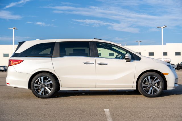 2023 Honda Odyssey Touring photo 8