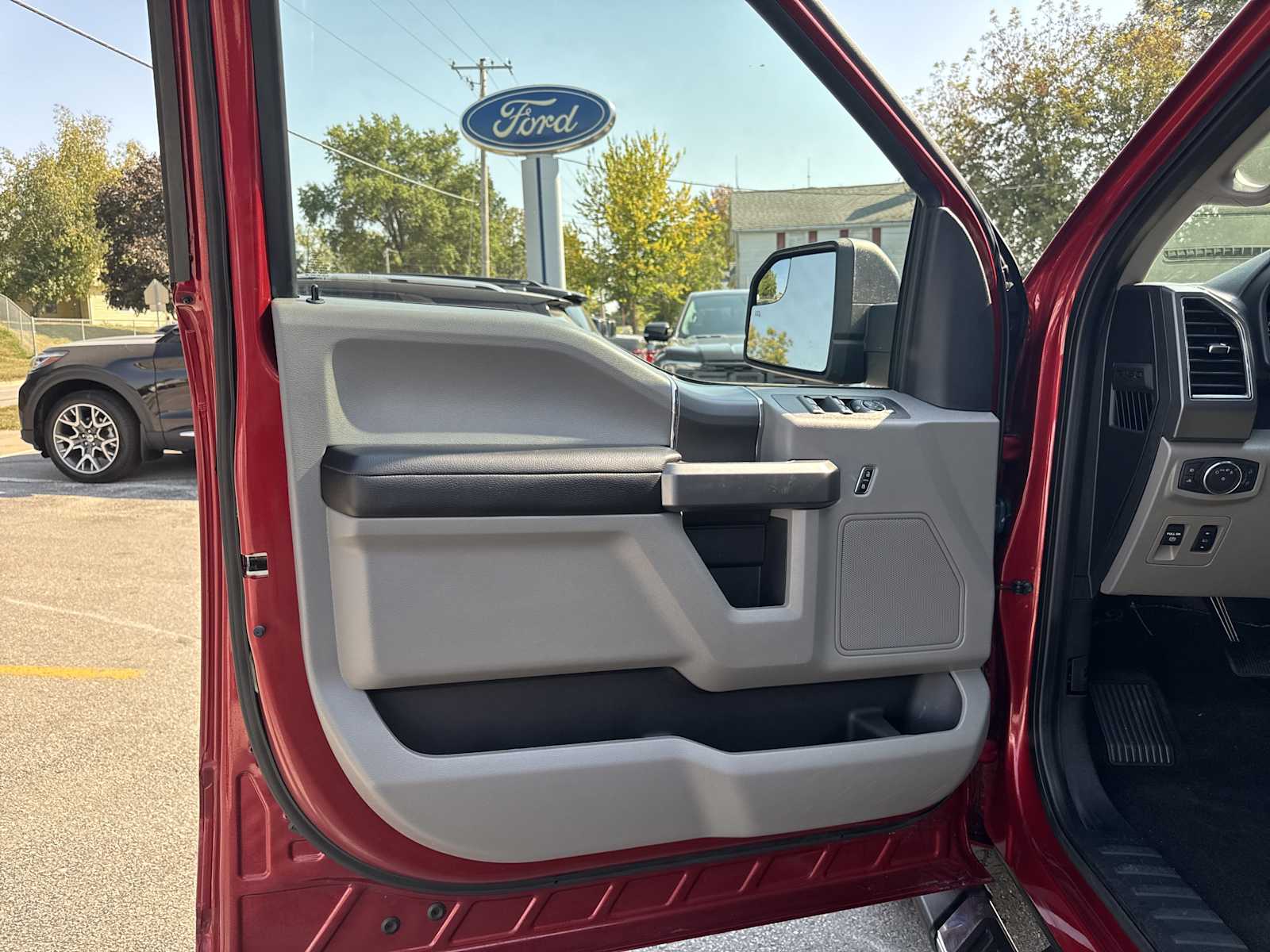 2019 Ford F-150 XLT photo 16