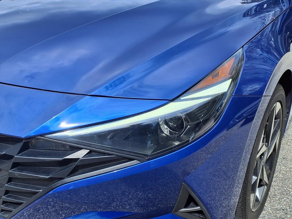 2023 Hyundai Elantra SEL photo 3