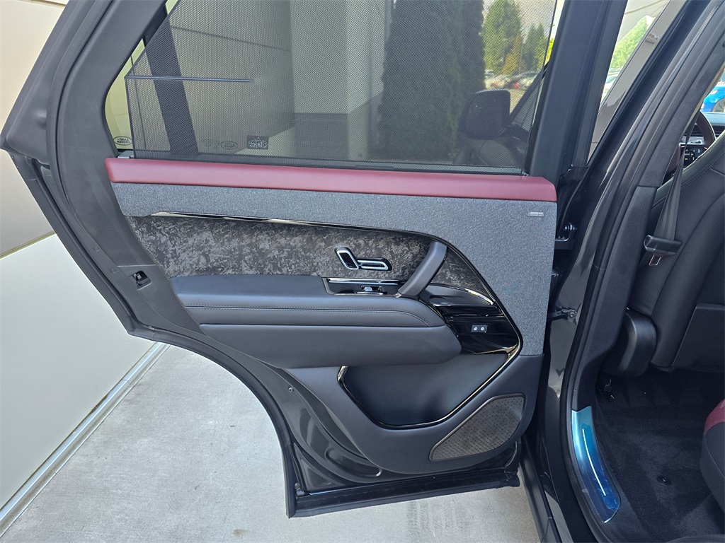 2025 Land Rover Range Rover Sport Autobiography PHEV photo 21