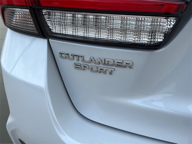 2024 Mitsubishi Outlander Sport LE photo 3