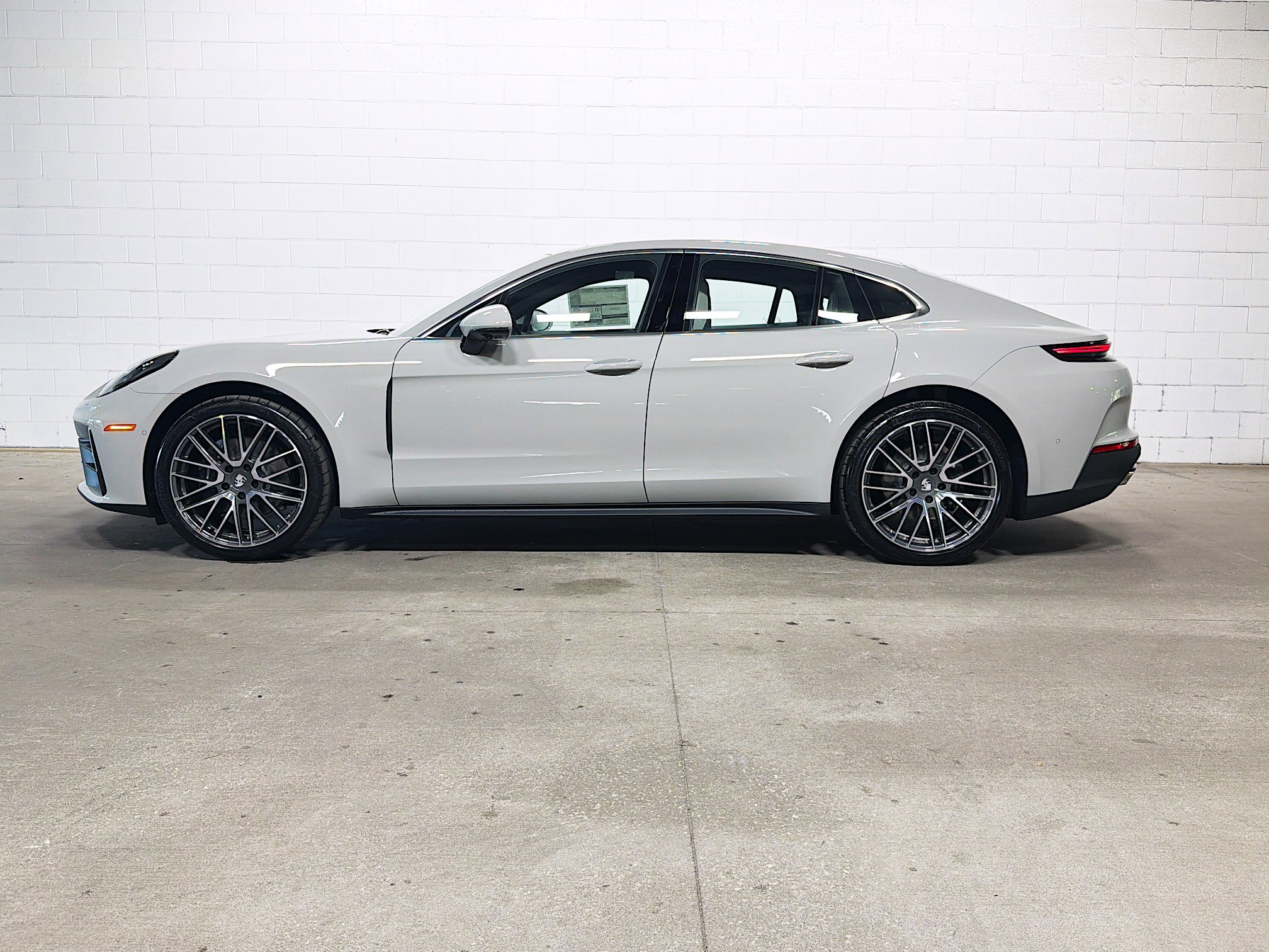 2026 Porsche Panamera 4 photo 2