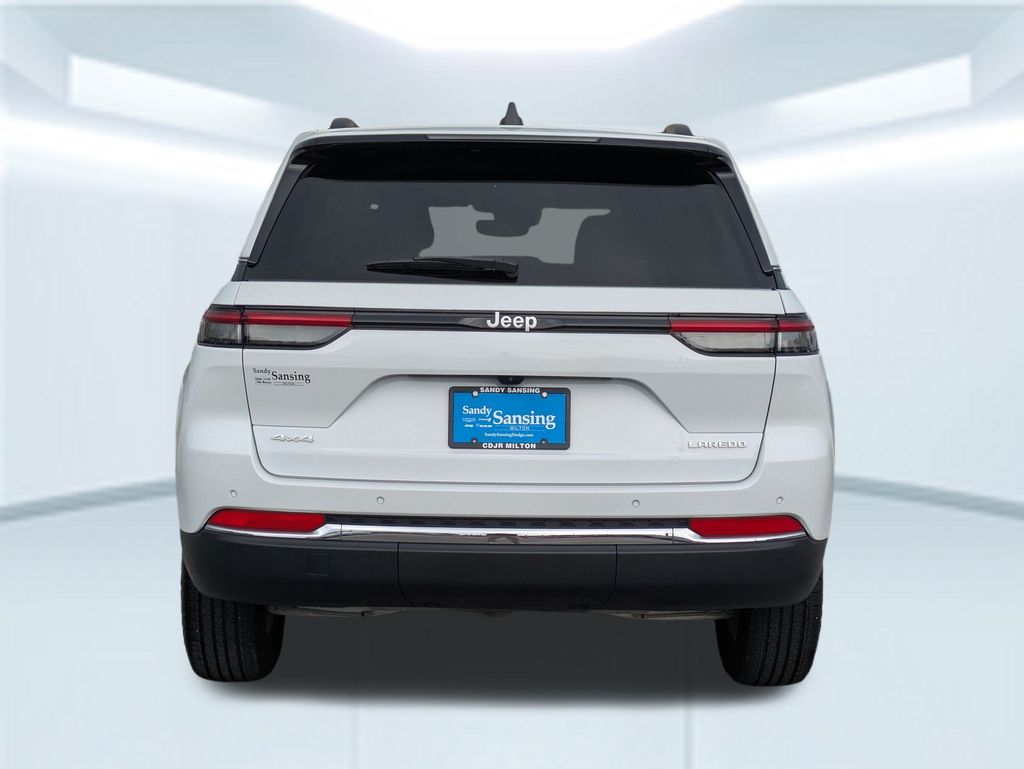 2024 Jeep Grand Cherokee Laredo photo 4