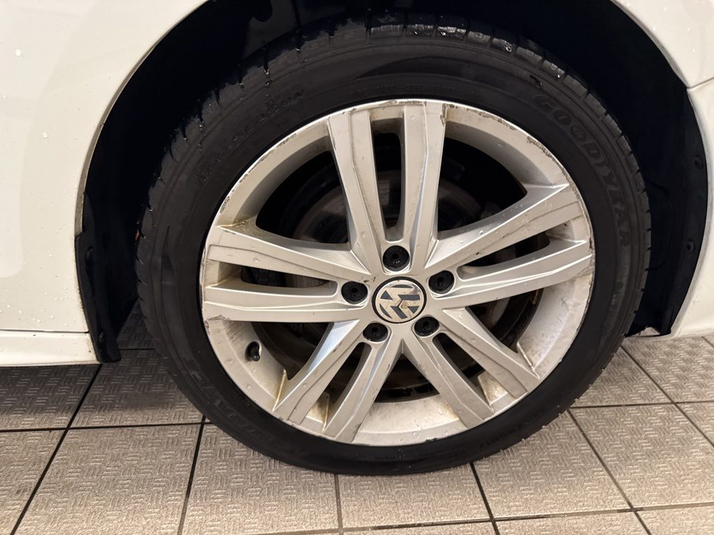 2017 Volkswagen Jetta 1.8T SEL photo 3