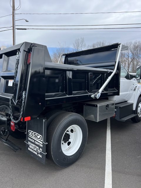 2025 Ford F-650 Base photo 4