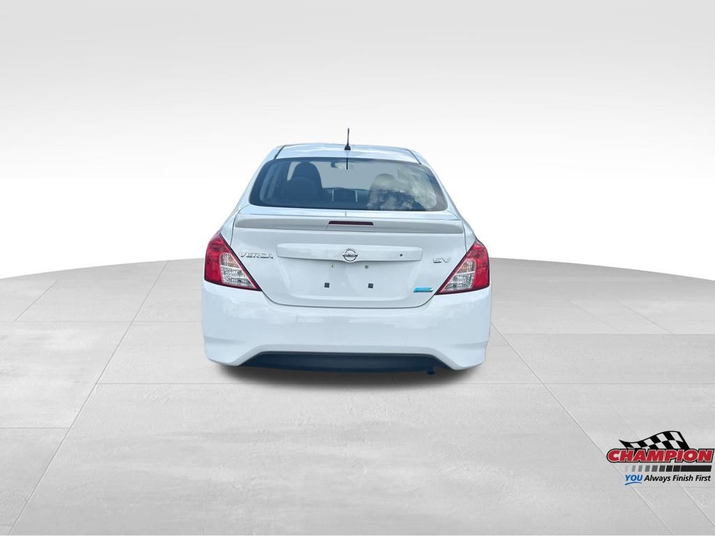 2016 Nissan Versa 1.6 SV photo 4