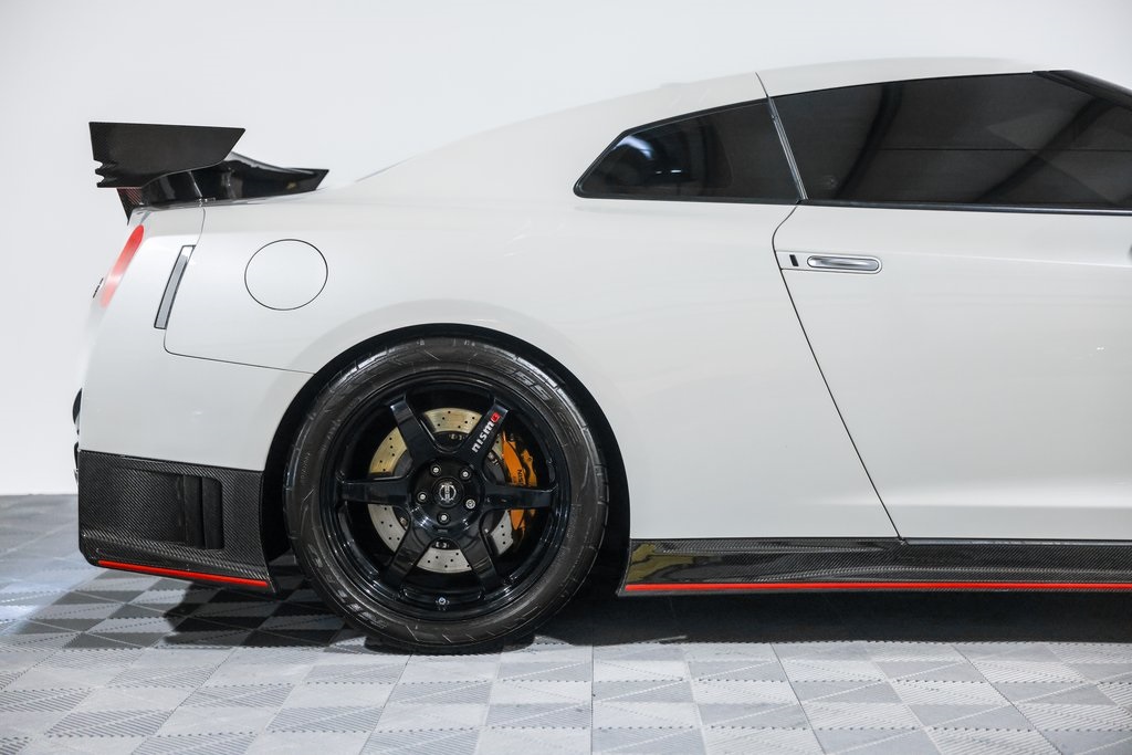 2016 Nissan GT-R Nismo photo 2