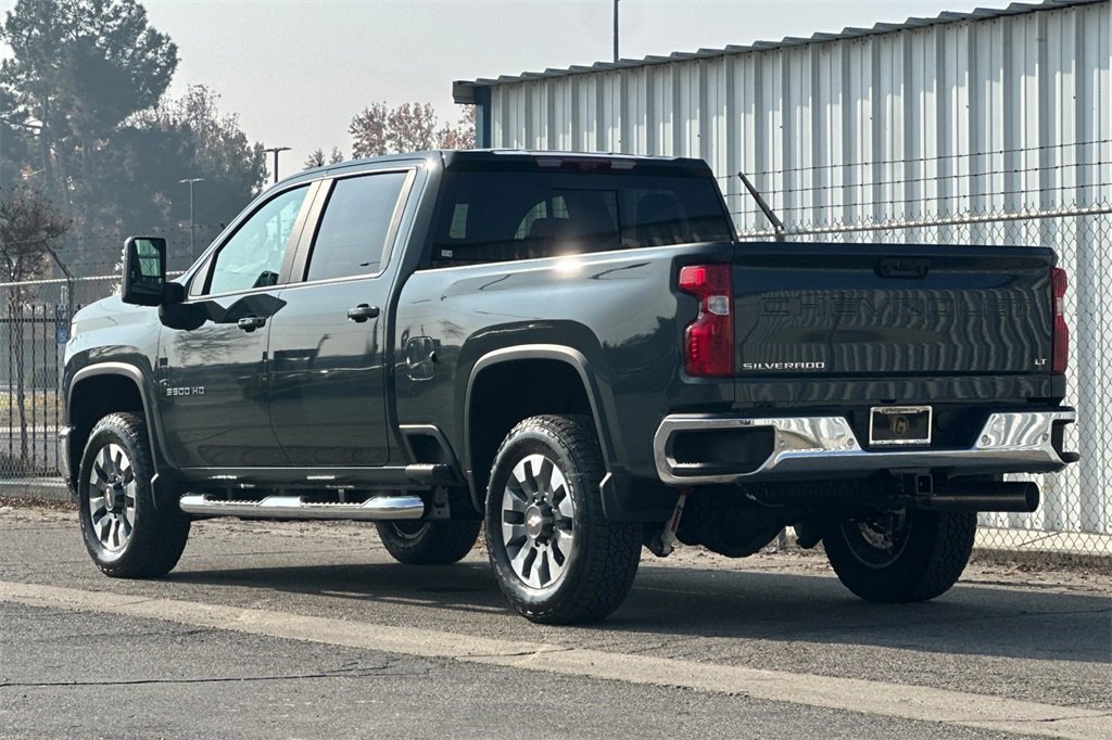 2025 Chevrolet Silverado 3500HD LT photo 4
