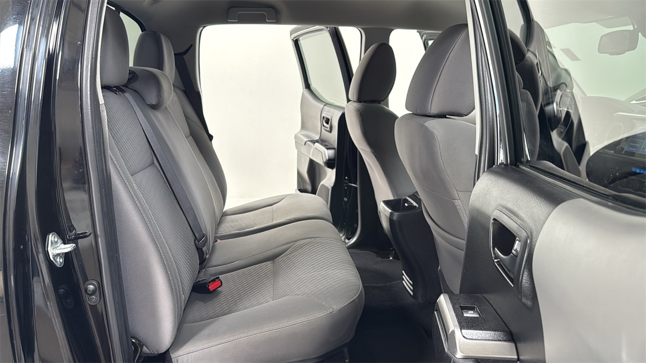 2022 Toyota Tacoma SR5 photo 17