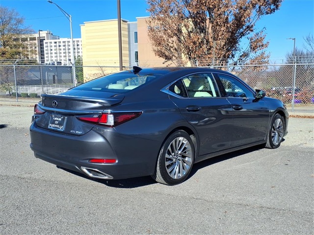 2022 Lexus ES 350 Ultra Luxury photo 3