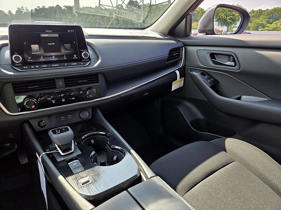 2025 Nissan Rogue S photo 13